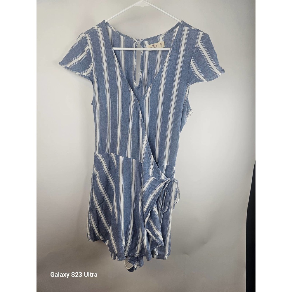Hollister, wrap jumper, size M, short sleeve
